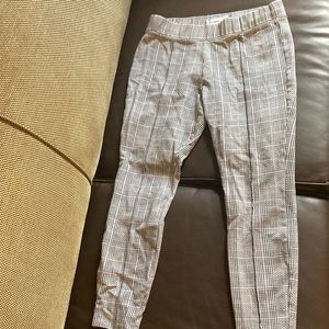 Medium lady plaid Old Navy pants